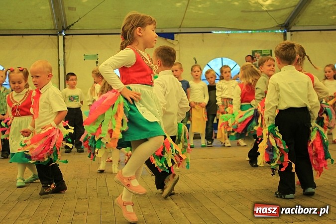 Zdjęcie w galerii na portalu naszraciborz.pl: Tulipany dla Mam, czyli festyn w Krowiarkach wiadomości z regionu