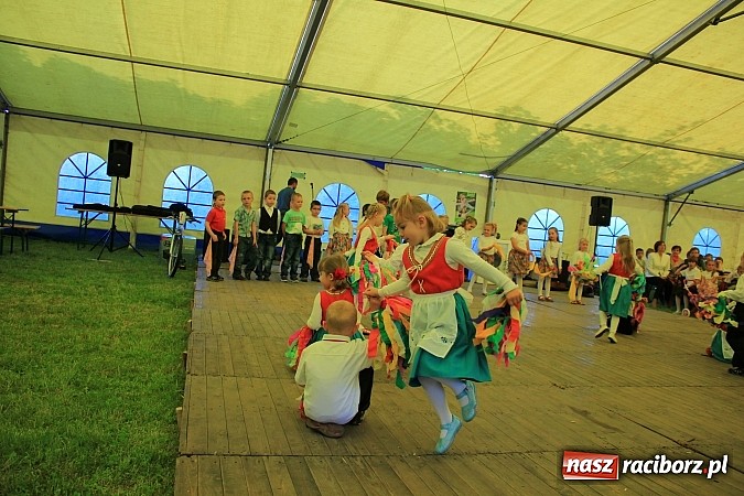 Zdjęcie w galerii na portalu naszraciborz.pl: Tulipany dla Mam, czyli festyn w Krowiarkach wiadomości z regionu