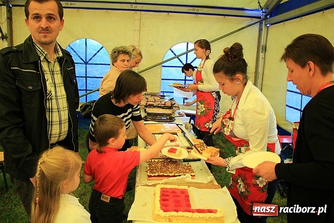 Zdjęcie w galerii na portalu naszraciborz.pl: Tulipany dla Mam, czyli festyn w Krowiarkach wiadomości z regionu