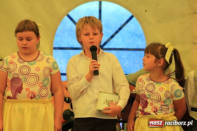 Zdjęcie w galerii na portalu naszraciborz.pl: Tulipany dla Mam, czyli festyn w Krowiarkach wiadomości z regionu