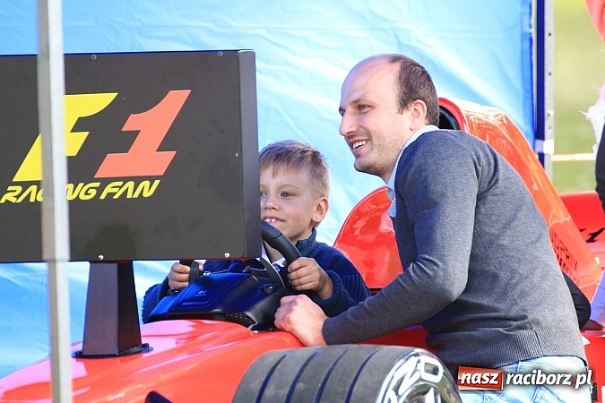 Zdjęcie w galerii na portalu naszraciborz.pl: Tulipany dla Mam, czyli festyn w Krowiarkach wiadomości z regionu