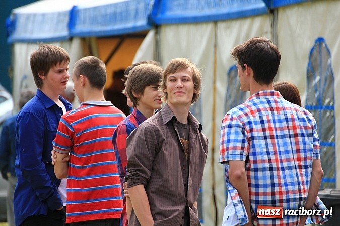 Zdjęcie w galerii na portalu naszraciborz.pl: Tulipany dla Mam, czyli festyn w Krowiarkach wiadomości z regionu