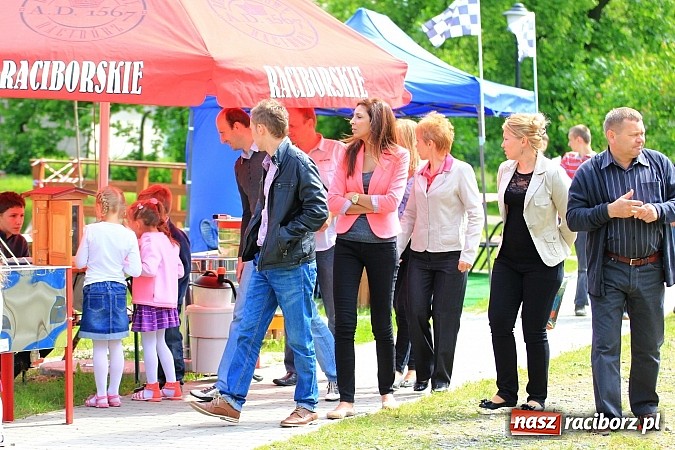 Zdjęcie w galerii na portalu naszraciborz.pl: Tulipany dla Mam, czyli festyn w Krowiarkach wiadomości z regionu