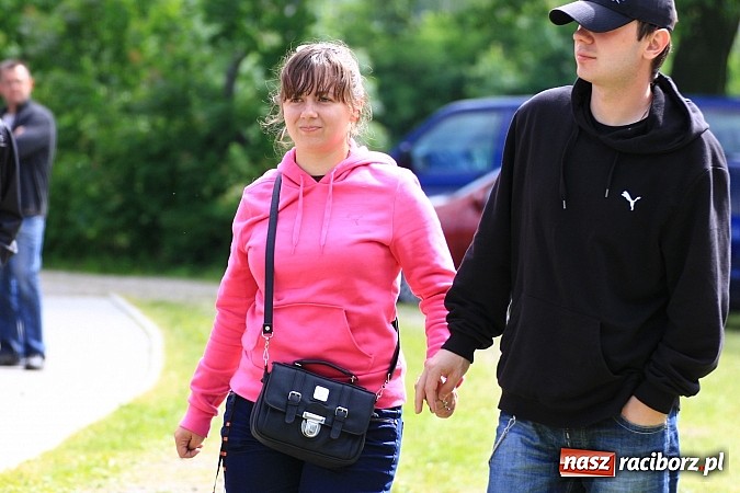 Zdjęcie w galerii na portalu naszraciborz.pl: Tulipany dla Mam, czyli festyn w Krowiarkach wiadomości z regionu