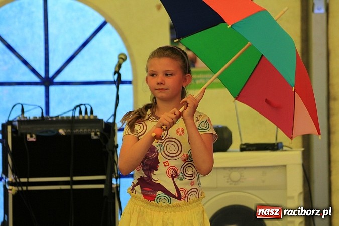 Zdjęcie w galerii na portalu naszraciborz.pl: Tulipany dla Mam, czyli festyn w Krowiarkach wiadomości z regionu