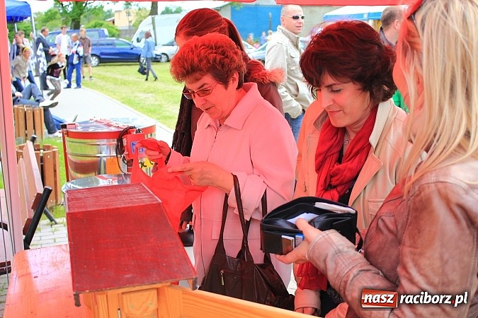Zdjęcie w galerii na portalu naszraciborz.pl: Tulipany dla Mam, czyli festyn w Krowiarkach wiadomości z regionu