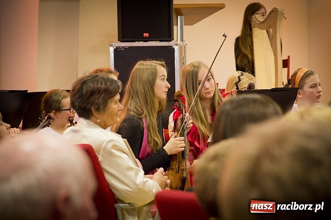 Zdjęcie w galerii na portalu naszraciborz.pl: Bajka o Kopciuszku pokazana na zamku wiadomości z regionu