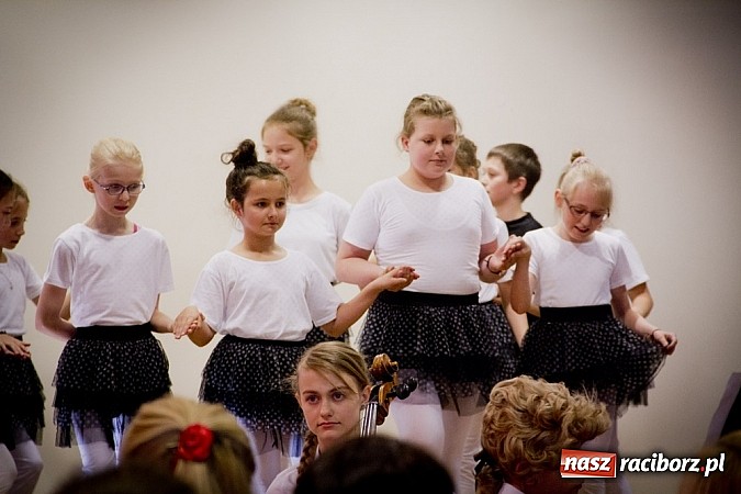 Zdjęcie w galerii na portalu naszraciborz.pl: Bajka o Kopciuszku pokazana na zamku wiadomości z regionu