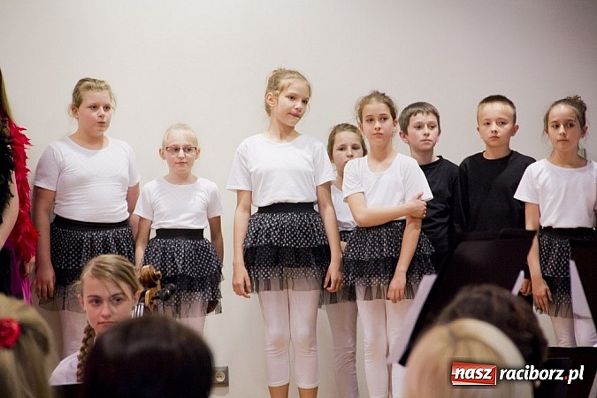 Zdjęcie w galerii na portalu naszraciborz.pl: Bajka o Kopciuszku pokazana na zamku wiadomości z regionu