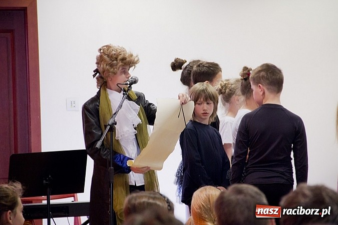 Zdjęcie w galerii na portalu naszraciborz.pl: Bajka o Kopciuszku pokazana na zamku wiadomości z regionu