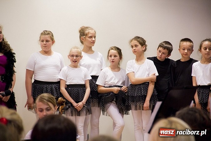 Zdjęcie w galerii na portalu naszraciborz.pl: Bajka o Kopciuszku pokazana na zamku wiadomości z regionu