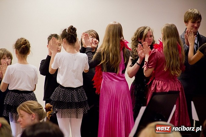 Zdjęcie w galerii na portalu naszraciborz.pl: Bajka o Kopciuszku pokazana na zamku wiadomości z regionu