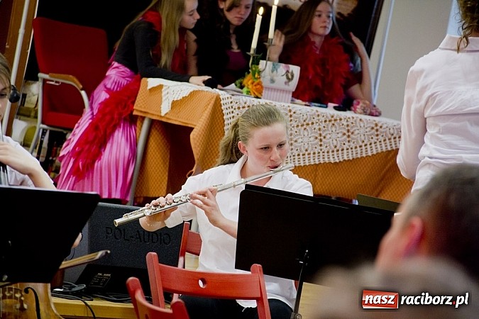 Zdjęcie w galerii na portalu naszraciborz.pl: Bajka o Kopciuszku pokazana na zamku wiadomości z regionu