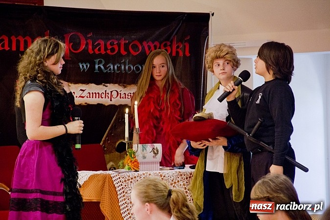 Zdjęcie w galerii na portalu naszraciborz.pl: Bajka o Kopciuszku pokazana na zamku wiadomości z regionu