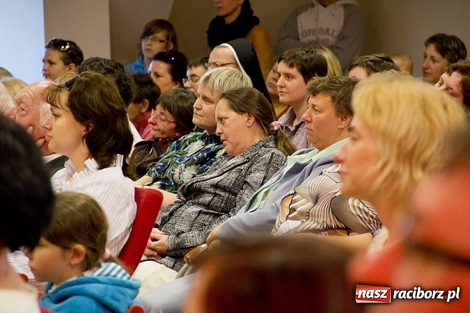 Zdjęcie w galerii na portalu naszraciborz.pl: Bajka o Kopciuszku pokazana na zamku wiadomości z regionu