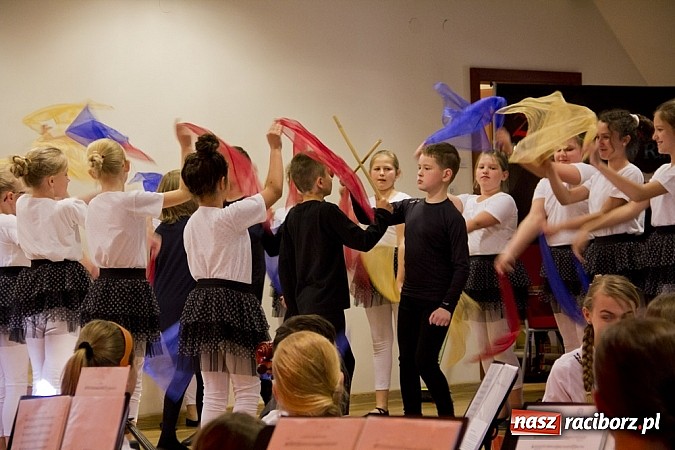 Zdjęcie w galerii na portalu naszraciborz.pl: Bajka o Kopciuszku pokazana na zamku wiadomości z regionu