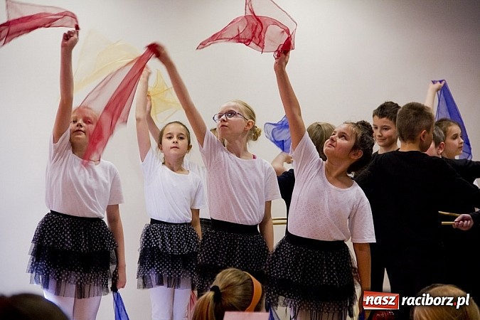 Zdjęcie w galerii na portalu naszraciborz.pl: Bajka o Kopciuszku pokazana na zamku wiadomości z regionu