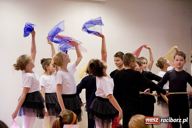 Zdjęcie w galerii na portalu naszraciborz.pl: Bajka o Kopciuszku pokazana na zamku wiadomości z regionu