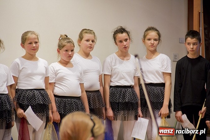 Zdjęcie w galerii na portalu naszraciborz.pl: Bajka o Kopciuszku pokazana na zamku wiadomości z regionu