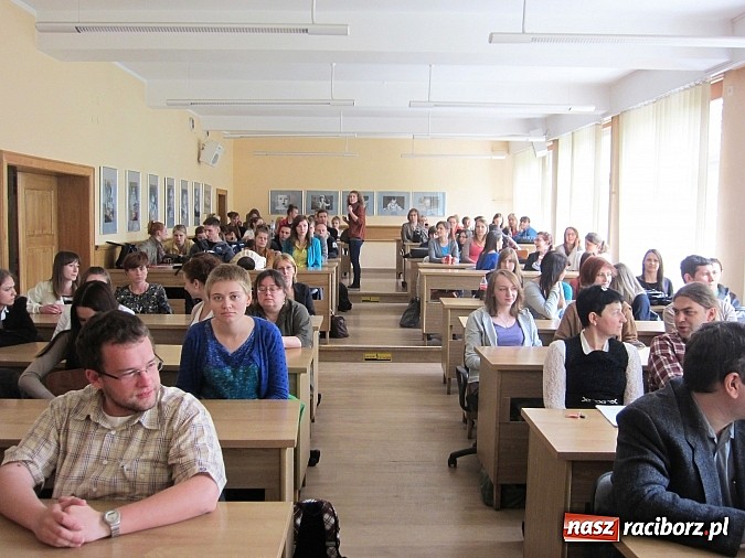 Zdjęcie w galerii na portalu naszraciborz.pl: Młodzi naukowcy rozmawiali o policyjnym żargonie wiadomości z regionu