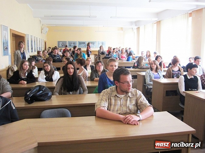 Zdjęcie w galerii na portalu naszraciborz.pl: Młodzi naukowcy rozmawiali o policyjnym żargonie wiadomości z regionu