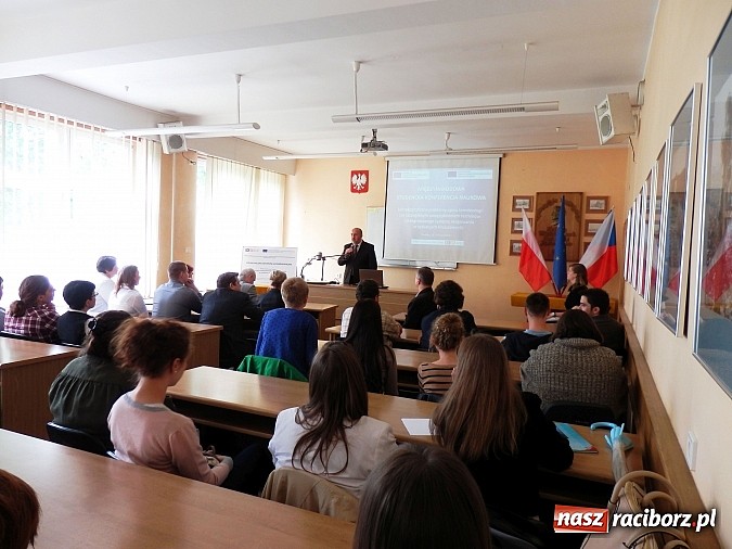 Zdjęcie w galerii na portalu naszraciborz.pl: Młodzi naukowcy rozmawiali o policyjnym żargonie wiadomości z regionu