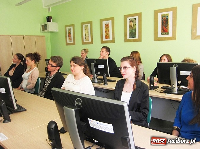 Zdjęcie w galerii na portalu naszraciborz.pl: Młodzi naukowcy rozmawiali o policyjnym żargonie wiadomości z regionu