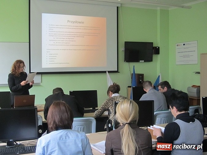 Zdjęcie w galerii na portalu naszraciborz.pl: Młodzi naukowcy rozmawiali o policyjnym żargonie wiadomości z regionu