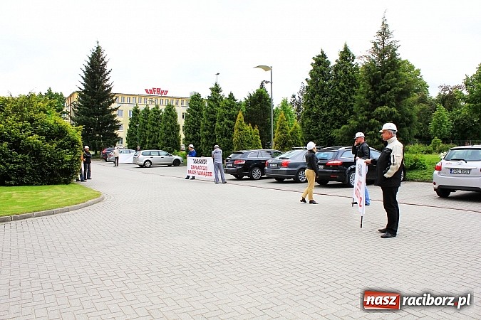 Zdjęcie w galerii na portalu naszraciborz.pl: Firma z Poznania protestuje pod Rafako wiadomości z regionu