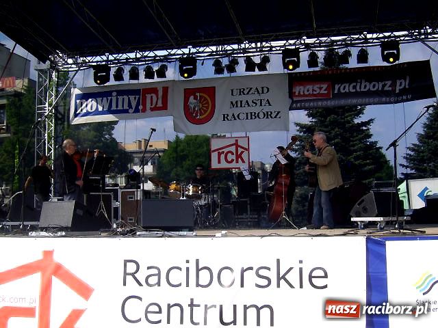 Zdjęcie w galerii na portalu naszraciborz.pl: Majówka na raciborskim Rynku wiadomości z regionu
