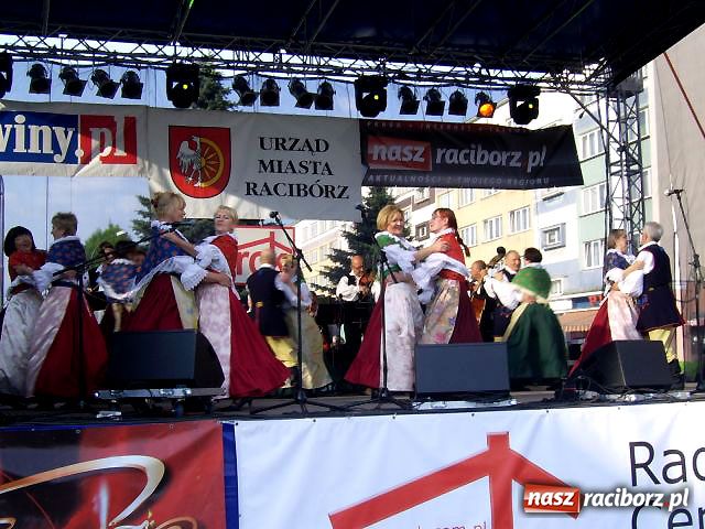 Zdjęcie w galerii na portalu naszraciborz.pl: Majówka na raciborskim Rynku wiadomości z regionu