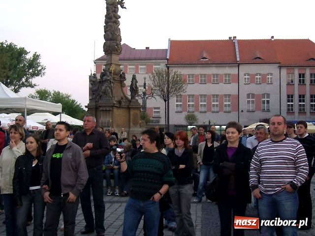 Zdjęcie w galerii na portalu naszraciborz.pl: Majówka na raciborskim Rynku wiadomości z regionu