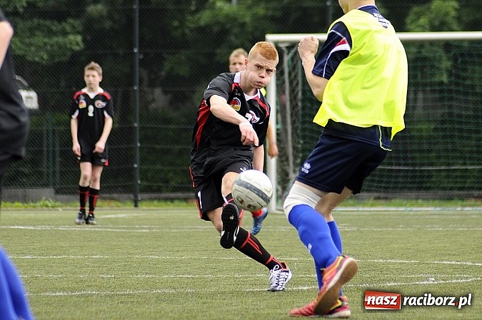 Zdjęcie w galerii na portalu naszraciborz.pl: Młodzi piłkarze walczyli na orliku wiadomości z regionu