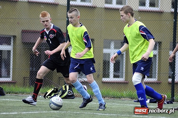 Zdjęcie w galerii na portalu naszraciborz.pl: Młodzi piłkarze walczyli na orliku wiadomości z regionu