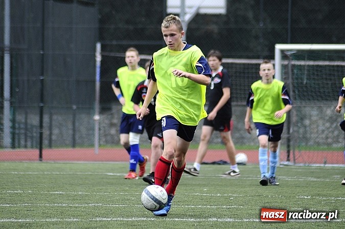 Zdjęcie w galerii na portalu naszraciborz.pl: Młodzi piłkarze walczyli na orliku wiadomości z regionu