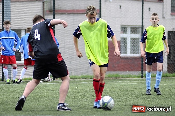 Zdjęcie w galerii na portalu naszraciborz.pl: Młodzi piłkarze walczyli na orliku wiadomości z regionu