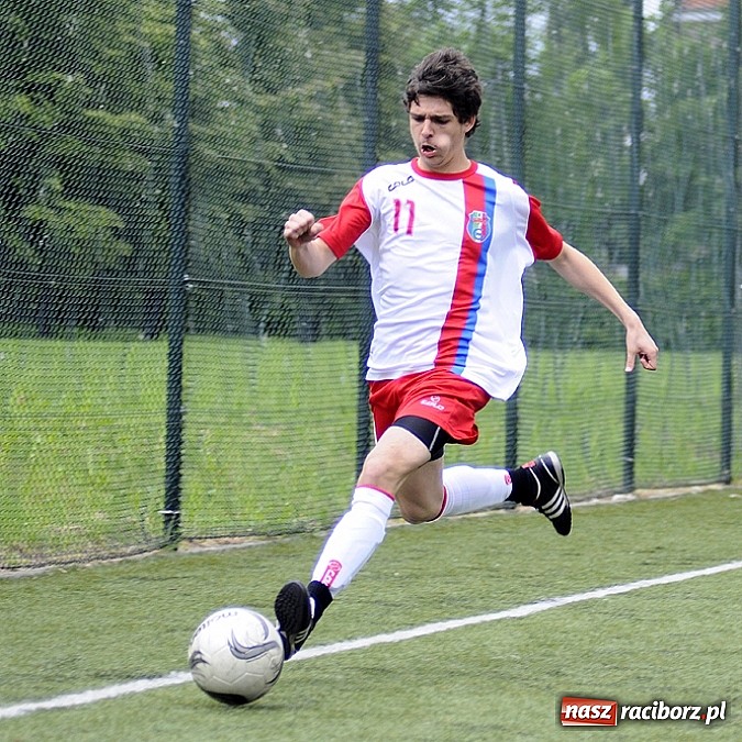 Zdjęcie w galerii na portalu naszraciborz.pl: Młodzi piłkarze walczyli na orliku wiadomości z regionu