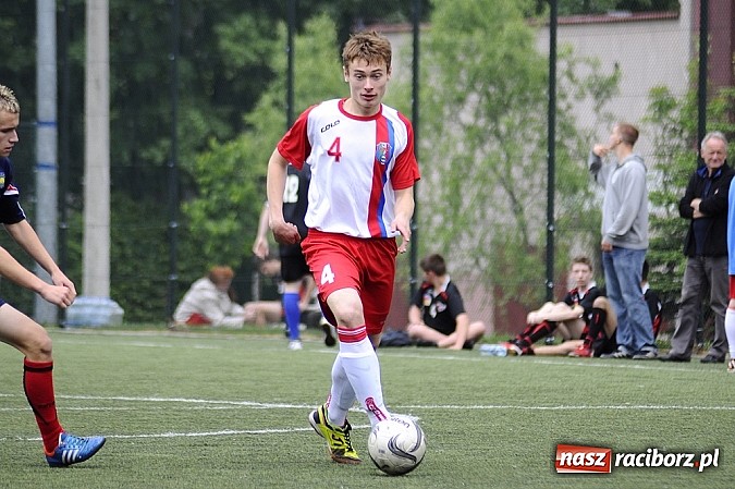 Zdjęcie w galerii na portalu naszraciborz.pl: Młodzi piłkarze walczyli na orliku wiadomości z regionu