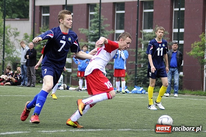 Zdjęcie w galerii na portalu naszraciborz.pl: Młodzi piłkarze walczyli na orliku wiadomości z regionu
