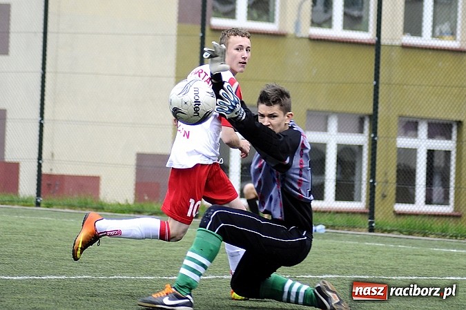 Zdjęcie w galerii na portalu naszraciborz.pl: Młodzi piłkarze walczyli na orliku wiadomości z regionu