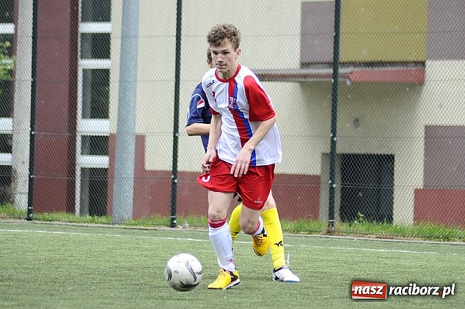 Zdjęcie w galerii na portalu naszraciborz.pl: Młodzi piłkarze walczyli na orliku wiadomości z regionu