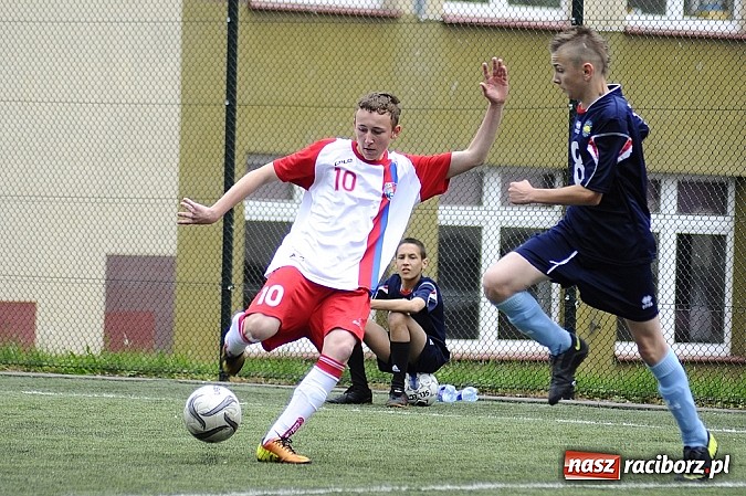 Zdjęcie w galerii na portalu naszraciborz.pl: Młodzi piłkarze walczyli na orliku wiadomości z regionu