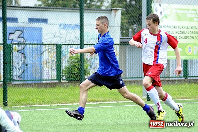 Zdjęcie w galerii na portalu naszraciborz.pl: Młodzi piłkarze walczyli na orliku wiadomości z regionu