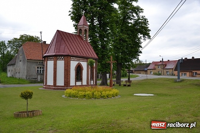 Zdjęcie w galerii na portalu naszraciborz.pl: Dokumentalista z Chicago kręci film w Jankowicach wiadomości z regionu