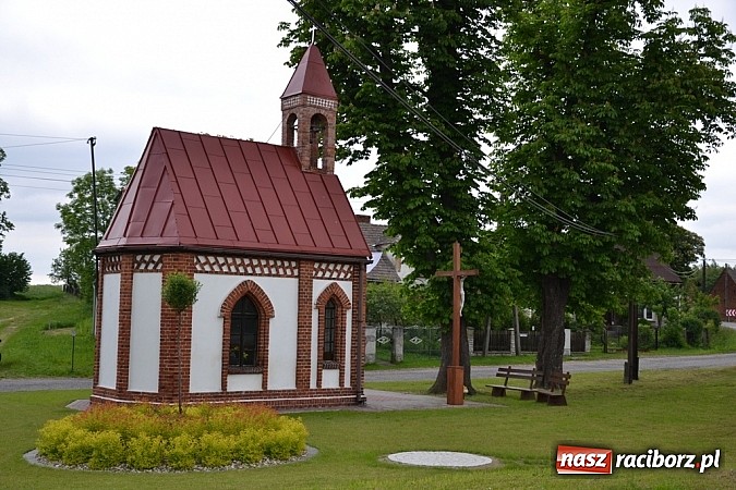 Zdjęcie w galerii na portalu naszraciborz.pl: Dokumentalista z Chicago kręci film w Jankowicach wiadomości z regionu