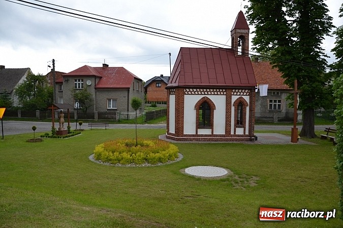 Zdjęcie w galerii na portalu naszraciborz.pl: Dokumentalista z Chicago kręci film w Jankowicach wiadomości z regionu
