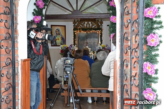 Zdjęcie w galerii na portalu naszraciborz.pl: Dokumentalista z Chicago kręci film w Jankowicach wiadomości z regionu