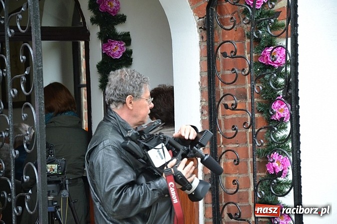 Zdjęcie w galerii na portalu naszraciborz.pl: Dokumentalista z Chicago kręci film w Jankowicach wiadomości z regionu