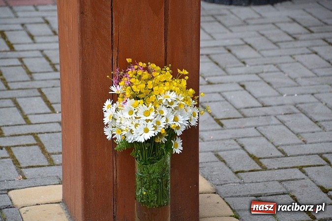 Zdjęcie w galerii na portalu naszraciborz.pl: Dokumentalista z Chicago kręci film w Jankowicach wiadomości z regionu