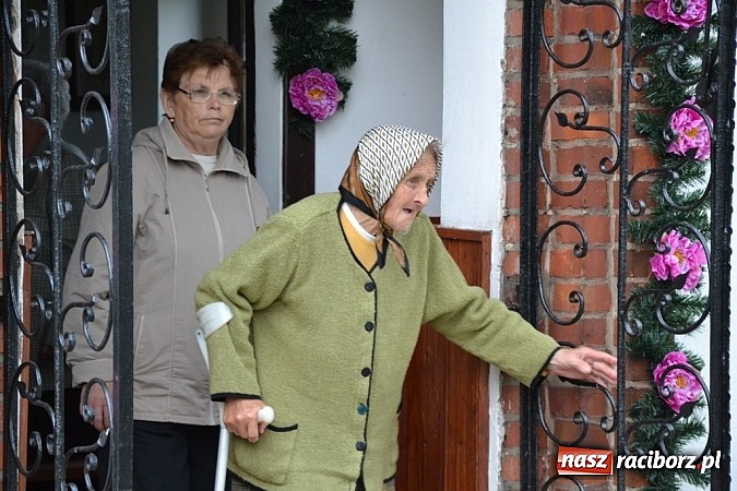 Zdjęcie w galerii na portalu naszraciborz.pl: Dokumentalista z Chicago kręci film w Jankowicach wiadomości z regionu